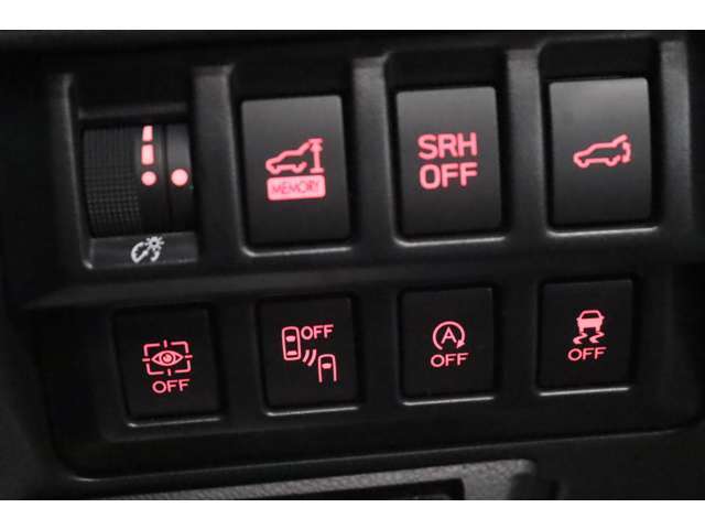 【SRVD】隣接車線の後方から接近する車両や、後退時に左右から接近する車両の存在を知らせることにより、車線変更時や後退時の後側方確認をアシストするシステムです。