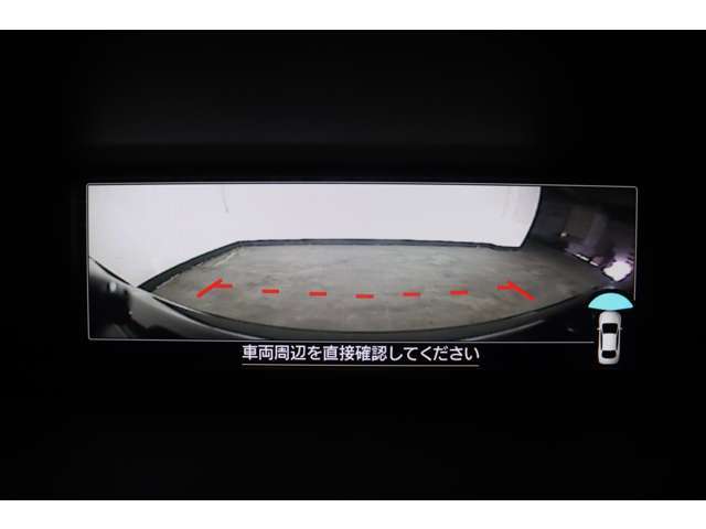 【フロントカメラ】運転席から見えにくい車輛前方の映像をモニターに映し、安全運転をサポートします。乗車前の目視での確認もお忘れなく！