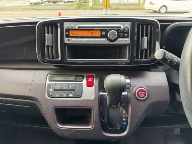 【インパネ周り】視界がよく運転しやすい設計となっております。