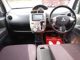 人気のベンチシート！足元も広くゆったりと運転できます！定休日は水曜日となります！