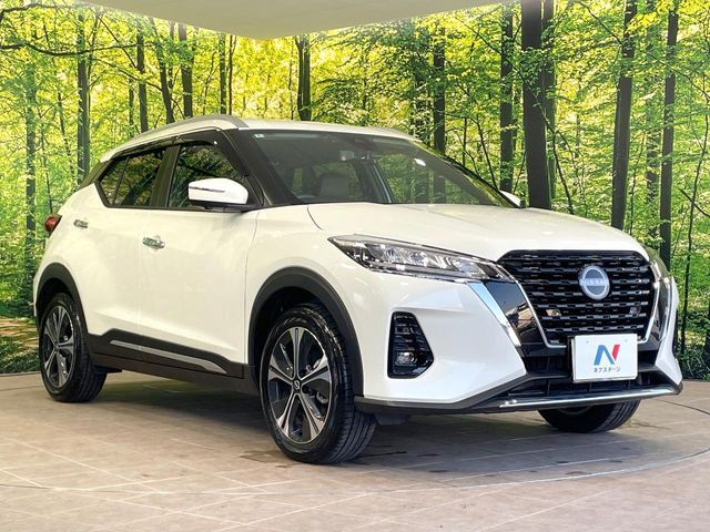 大好評のボディコーティング「弾スプラッシュコート」もご納車までに施工可能。通常のガラスコートと異なる、耐久年数6年の無機質ガラスコーティングが、ボディをキレイな状態に保ってくれます。