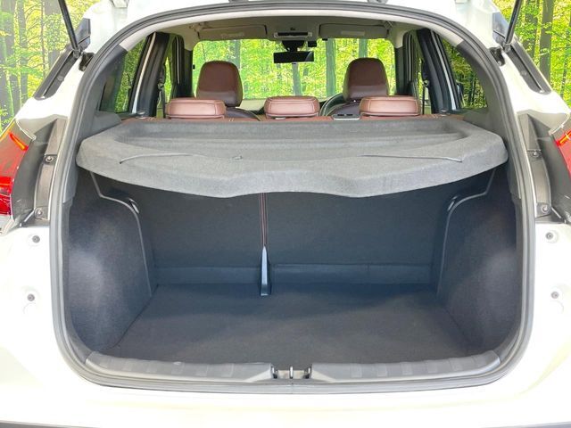 積み下ろしのしやすいデッキにはたっぷりと荷物を積み込んでいただけます。遊びから仕事まで、様々なシーンで頼れます♪