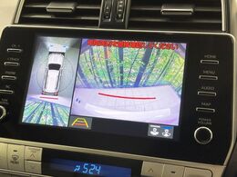 【パノラミックビューモニター】専用のカメラにより、上から見下ろしたような視点で360度クルマの周囲を確認することができます☆死角部分も確認しやすく、狭い場所での切り返しや駐車もスムーズに行えます。