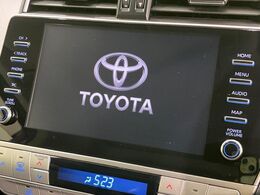 【メーカー純正ナビ】インテリアに溶け込むスタイリッシュな「専用設計」メーカーナビを装備♪視認性や操作性など基本性能にも優れ、より上質なカーライフをお楽しみいただけます。