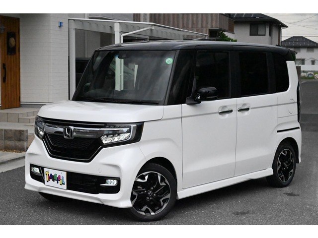 【高品質車専門店】毎月約30台のお車が入庫する中で、本当に自信を持って販売できる『高品質車』のみに厳選して在庫しております。ご安心の上、ご検討下さいませ。