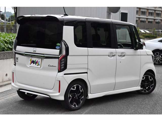【徹底したクリーニング】弊社ではご入庫時にできる限り新車当時の姿に近づけられるよう、徹底的にクリーニング致しております。