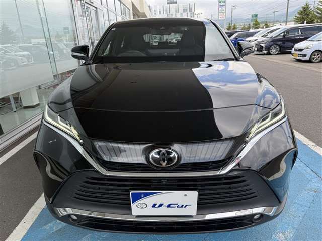 主な装備は、トヨタセーフティーセンス、カーナビ、パノラミックビューモニター、シートヒーター、ハンドルヒーター、ETC、エンジンスターター、ワンオーナー車、寒冷地仕様となっております。