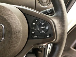 【アダプティブ・クルーズ・コントロール】予め設定した車速内でクルマが自動的に加減速。 前走車との適切な車間距離を維持しながら追従走行し、高速道路でのドライバーの疲労を軽減してくれる嬉しい機能付♪