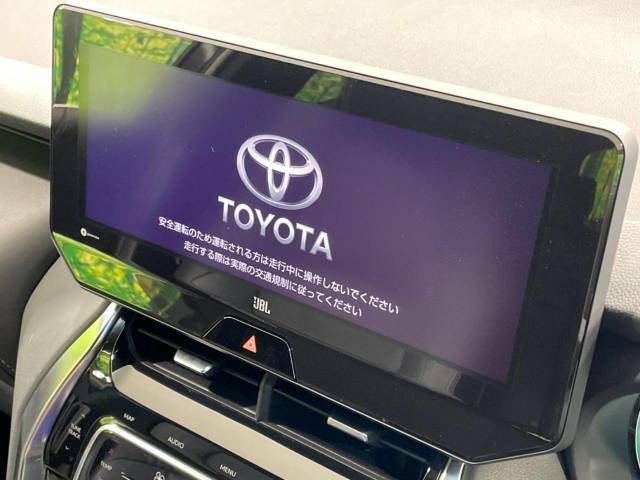 【メーカー純正ナビ】インテリアに溶け込むスタイリッシュな「専用設計」メーカーナビを装備♪視認性や操作性など基本性能にも優れ、より上質なカーライフをお楽しみいただけます。