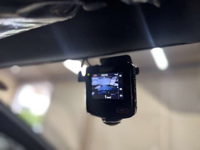 ドライブレコーダーついてます。