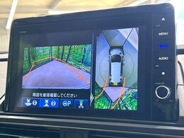【マルチビューカメラシステム】専用のカメラにより、上から見下ろしたような視点で360度クルマの周囲を確認することができます☆死角部分も確認しやすく、狭い場所での切り返しや駐車もスムーズに行えます。