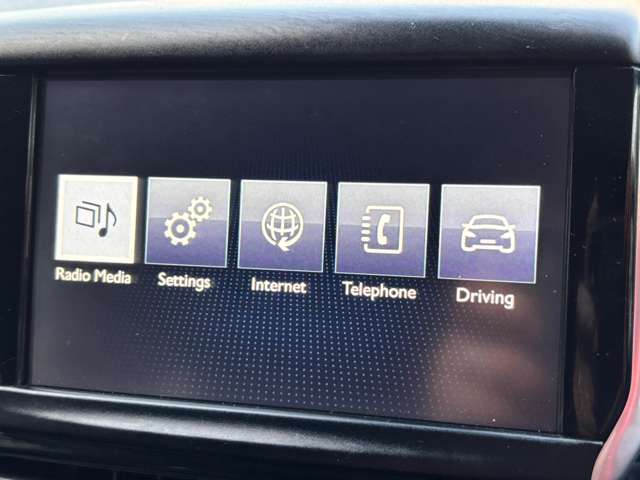Bluetooth機能が付いておりますので、車内空間をより快適にすることが出来ます♪長距離のドライブで渋滞に巻き込まれた時でも退屈知らず♪好きな音楽をかけて気分が上がること間違いなしですね♪