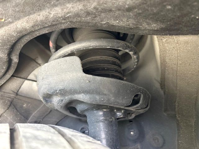 下回りがきれいなうちに、防錆加工の施工がオススメ。降雪地域はもちろん、沿岸部にお住いの方や、趣味でマリン・ウィンタースポーツをされる方にご好評いただいております。