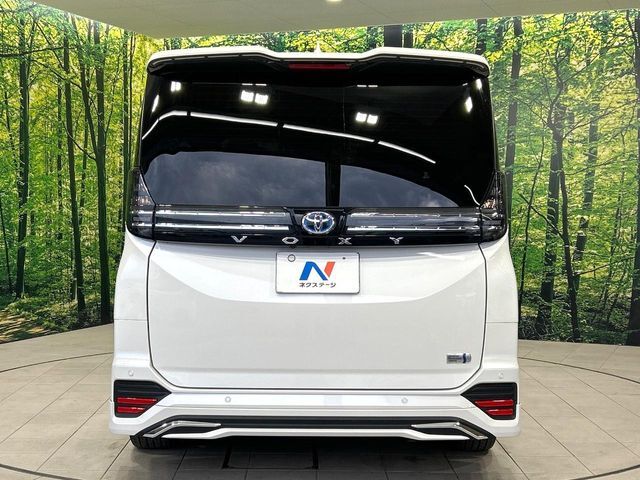 安心の最長10年・走行無制限保証（有償）をご用意。保証内容も充実はもちろん、無料点検＆オイル交換や、年中無休の全国・24時間ロードサービスも付帯されておりますのでご安心下さい。