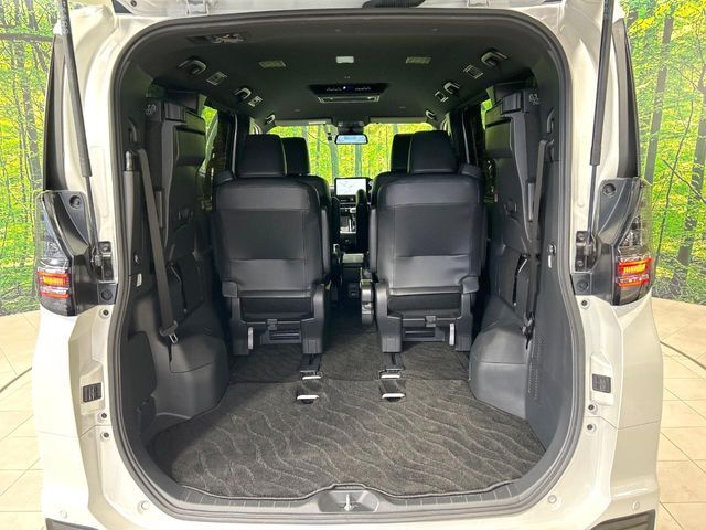 普段のお買い物や通勤、送迎等に十分な荷室スペースを確保しております。セカンドシートを倒すと、大きな荷物の積載も可能です♪