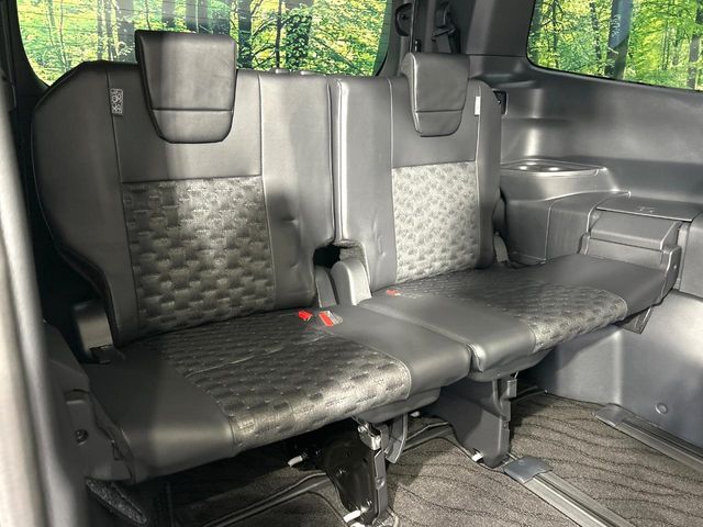 3列目シートはもちろん状態良好☆大人でもゆったりと座って頂けますので、大人数でのお出かけもラクラクです♪ご家族で、気の知れた仲間で、ドライブに行くのが楽しみですね♪