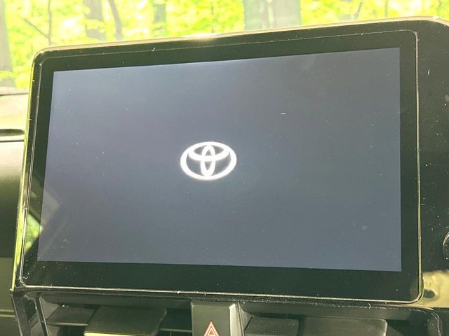 【10.5インチナビ】高級感とインパクトのある大画面ナビを装備。各種オーディオ操作はもちろん、スマホ連携もできる利便性の高いナビです♪