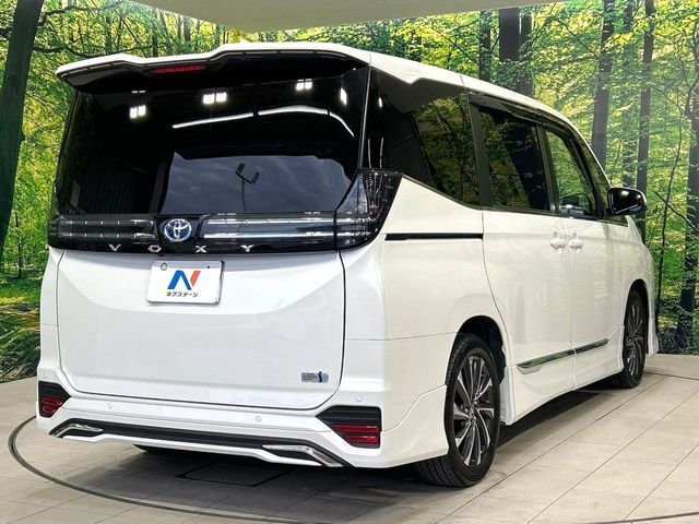 ☆全国のネクステージからお取り寄せが可能※！遠方の店舗に展示してあるクルマが気になる場合も、最寄りの店舗でご覧いただくことが可能です！是非私たちに要望をお聞かせください！※別途費用