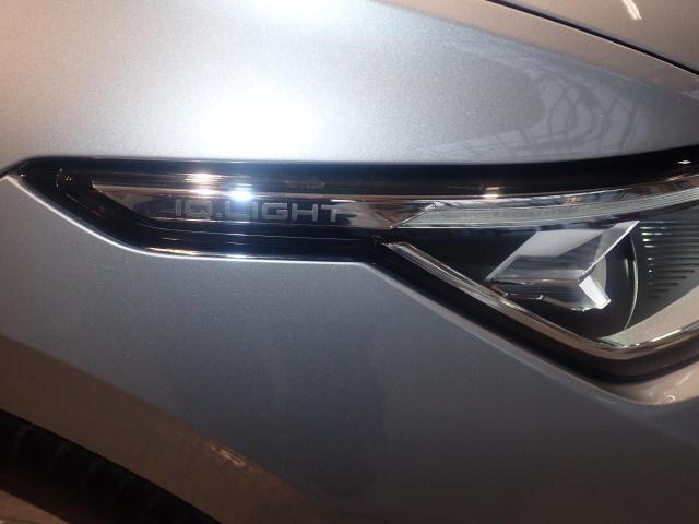 LEDマトリックスヘッドライト、フロントカメラで対向車を検知、LEDを個別に点灯、消灯を制御し最適な配光を可能としたヘッドライトシステムです