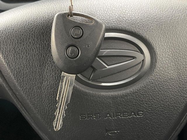 【キーレス】少し離れた場所からでもボタン一つでドアの開錠・施錠ができるのでとっても便利！ドアの鍵穴周りに傷をつけることもありません♪