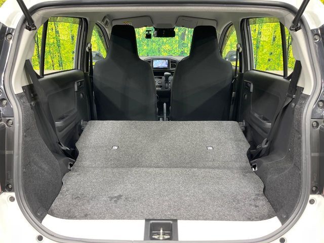 積み下ろしのしやすいデッキにはたっぷりと荷物を積み込んでいただけます。遊びから仕事まで、様々なシーンで頼れます♪