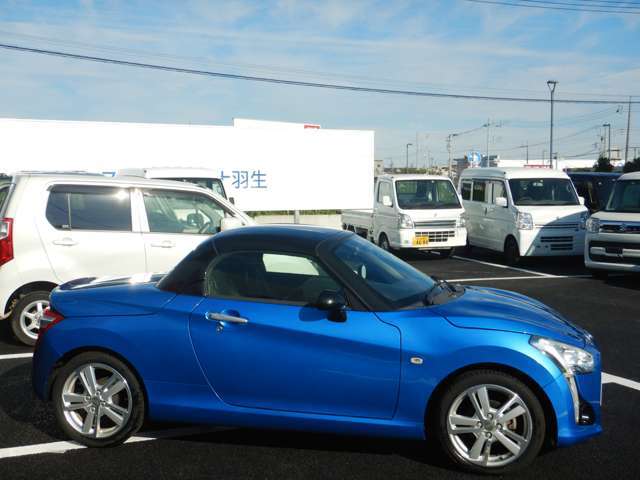 国の指定を受けた自社工場で、整備士が車検と点検整備を行っております。
