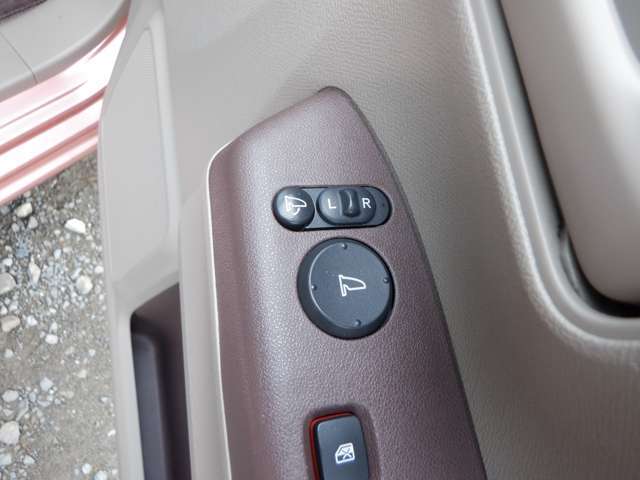 電動格納ミラー。http://www.classicauto-s.comストックヤードに保管している車もございますのでご来店前にお電話くださいTEL 0467-40-5367