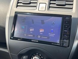 【ナビゲーション】目的地までしっかり案内してくれる使いやすいナビ。Bluetooth接続すればお持ちのスマホやMP3プレイヤーの音楽を再生可能！毎日の運転がさらに楽しくなります！！