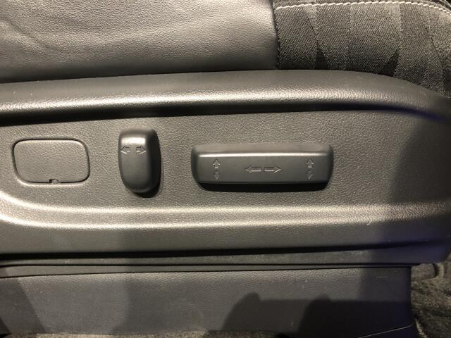 運転席パワーシート機能付き☆