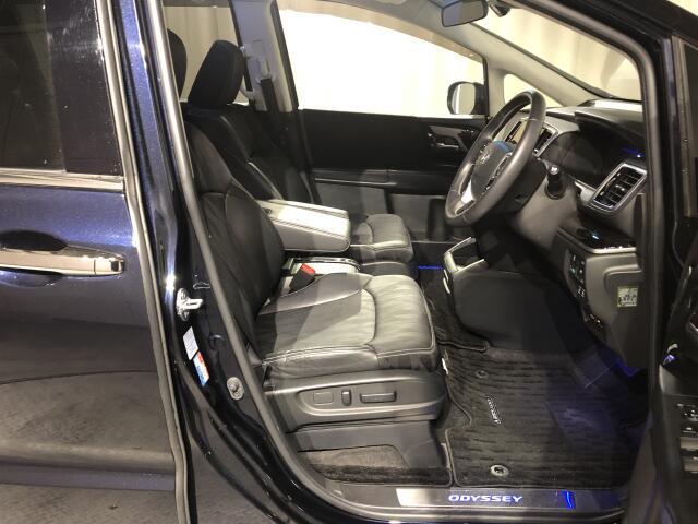 フロントシートは調整機能も細かく設定され、どんな体格にもフィット！！長距離でも快適なドライブをお楽しみ頂けます！