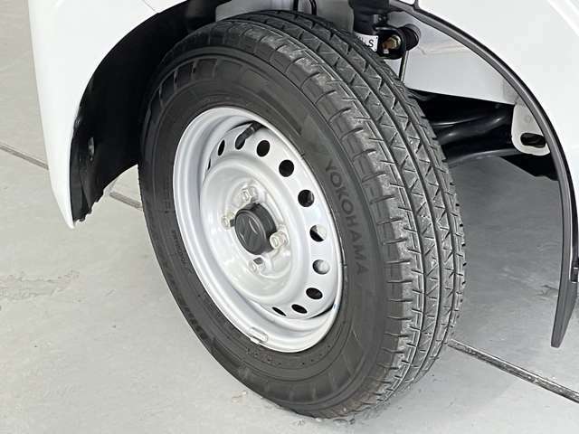 タイヤの切れ角が大きく、小回りがききます。