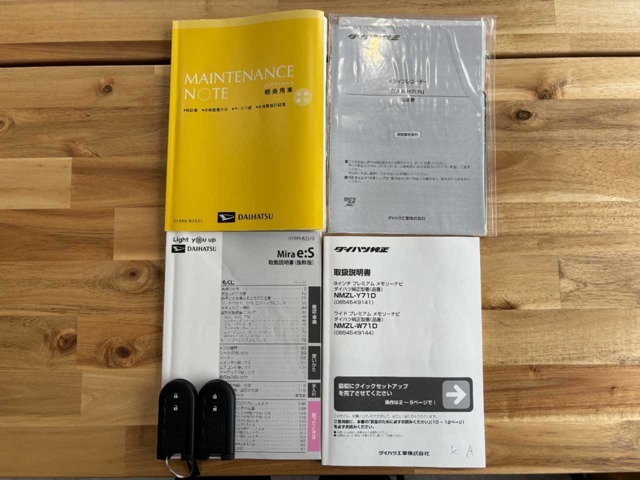 車両の付属品です。取説・保証書・記録簿・スペアキー付きです！
