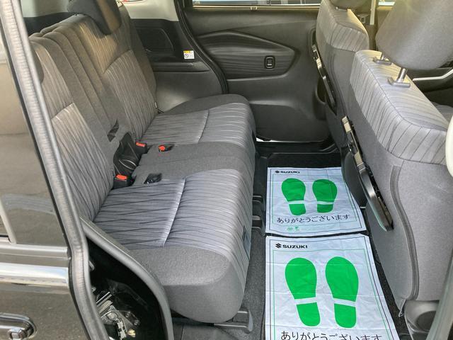 後部座席です。足元空間は広々しており、様々な場面で重宝します。