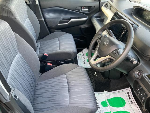 運転席回りは足元も広く、操作のしやすい！車内はいつも、スッキリ快適。