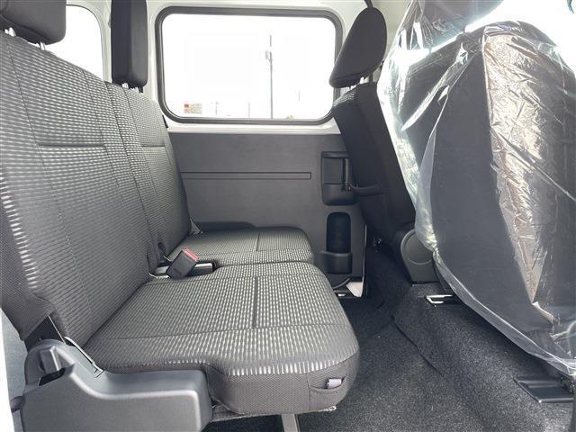 後部座席も広々！