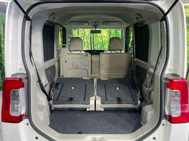 普段のお買い物や通勤、送迎等に十分な荷室スペースを確保しております。セカンドシートを倒すと、大きな荷物の積載も可能です♪