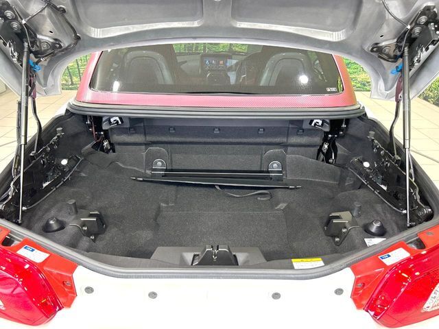 普段のお買い物や通勤、送迎等に十分な荷室スペースを確保しております。