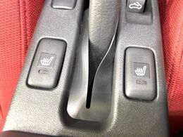 【シートヒーター】寒い日に重宝するシートヒーター！エアコンより早く温まってくれるので寒がりの人も安心ですね♪エアコンの温風は乾燥するから苦手、という方にもをおすすめです。
