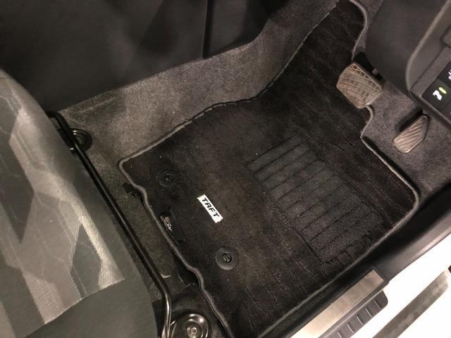 嬉しい純正フロアマット付き♪　状態も良好です（＾＾♪