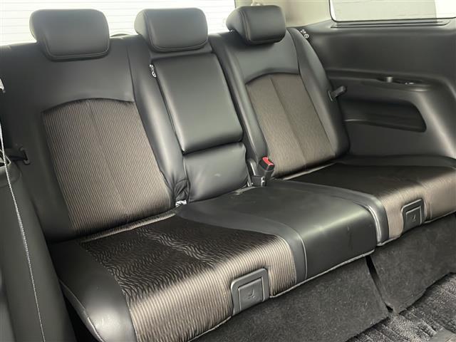 【後部座席】後席もゆったりドライブを楽しめます。ガリバーでご購入いただきましたら、内外装はプロこだわりのクリーニングで清潔なおクルマでご納車させていただきます！店舗での現車確認も承っています！