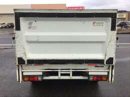 在庫は常時100台！新車・中古車はもちろん、トラック、ダンプ、バス、ホイルローダー、除雪機まで種類豊富！あなたの欲しい一台がきっと見つかるはず！