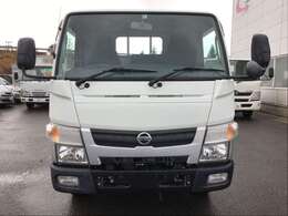 元清水店は屋内展示場ですので車輌の保管状態もバッチリ！雨が降っても雪が降っても大丈夫！ごゆっくりご覧いただけます。