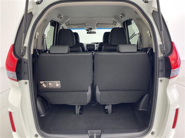 【トランク】積み込みやすくて、たっぷり積める荷室です。シートアレンジできるものは、乗車人数と荷物の量や大きさによってシートを動かすことができるので、より快適なドライブが可能です！