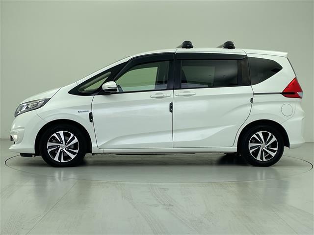 【左】当社基準による調査の結果、修復歴車と判断された車両は一部店舗を除き、販売を行なっておりません。万一、納車時に修復歴があった場合にはご契約の解除等に応じます。