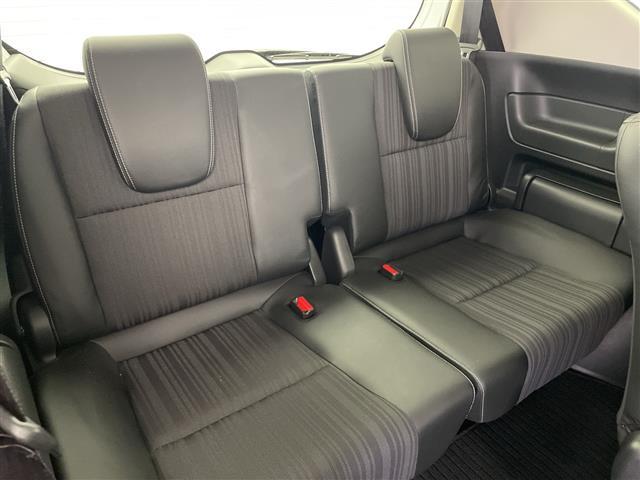 【後部座席】後席もゆったりドライブを楽しめます。ガリバーでご購入いただきましたら、内外装はプロこだわりのクリーニングで清潔なおクルマでご納車させていただきます！店舗での現車確認も承っています！