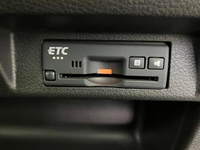 WECARSの展示場では実際に見て、触ってお車をお選びいただけます！知識の豊富な営業スタッフが様々なカーライフをご提案いたします！