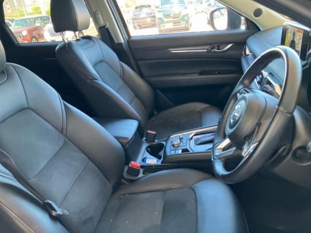 「この車の写真をもっと見たい」「状態が気になる」「この装備はついている？」どんな小さな疑問でもお気軽にお問い合わせください！