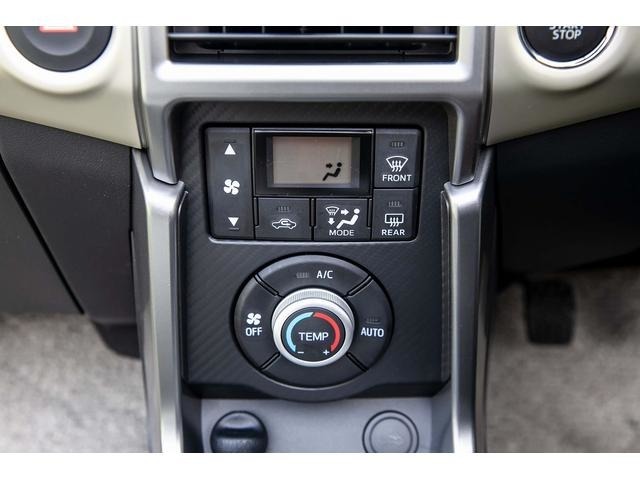 車内の温度を一定に保つことができ、快適ドライブをアシストするフルオートエアコン。