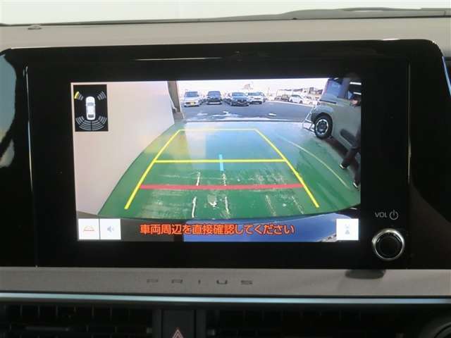 車両後方の映像を映すバックモニター。進路を確認しながら安全に車庫入れできます。