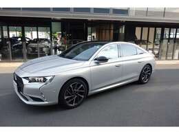 弊社では全車両の事前点検整備を実施しております。新車保証を継承しましてのご納車となります。